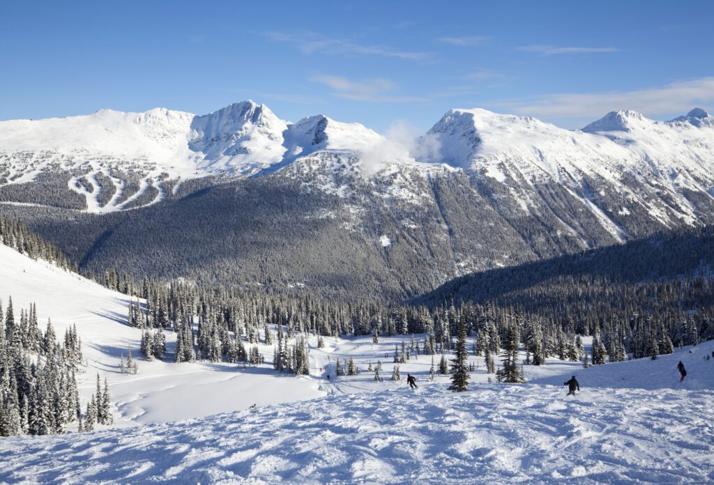 Sun Bowl op Whistler Mountain in de Canadese Rockies met poedersneeuw, brede afdalingen en een panoramisch berglandschap.
