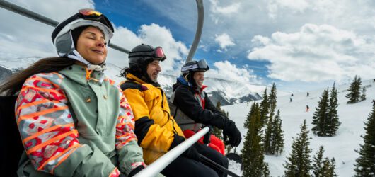 De beste sneeuwzekere skigebieden met poedersneeuw in Canada